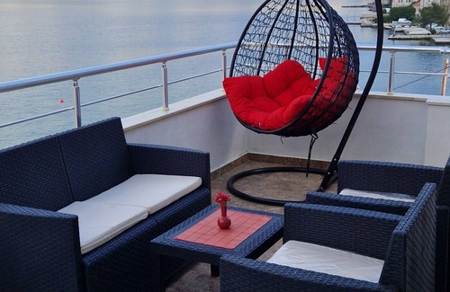 Prcanj Apartamento | Scenic penthouse apartment, sea view balcony, pet friendly, private parking