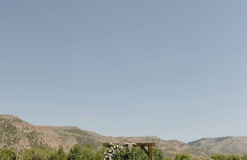 Ririe Casa | Scenic Private 30 Acre Meadow Retreat for Weddings, Reunions & Large Gatherings