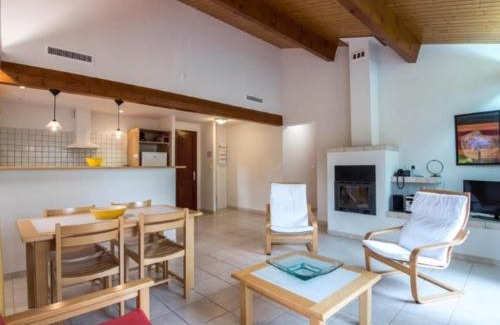 Quillan Casa | Scenic Retreat w Terrace