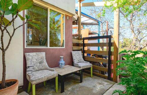 Atwater Village Apartamento | Scenic Retreat with Deck & Stunning Views in LA