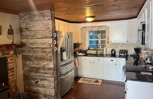 Parsons Casa | Scenic River Cabin Retreat Kayaks, Firepit, Hammock & Dog-Friendly Stay