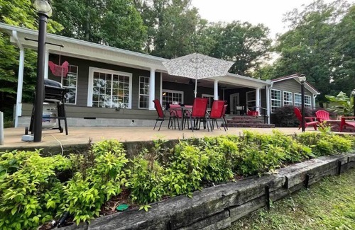 Parsons Casa | Scenic River Cabin Retreat Kayaks, Firepit, Hammock & Dog-Friendly Stay