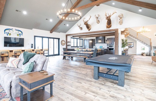 Marion Cabina | Scenic River Front Lodge With A Fire Pit And Outdoor Kitchen