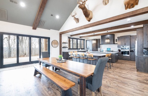 Marion Cabina | Scenic River Front Lodge With A Fire Pit And Outdoor Kitchen
