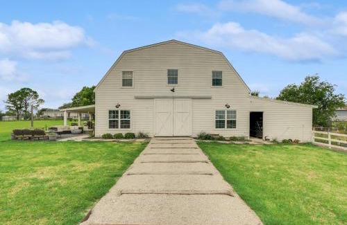 Garland Casa | Scenic Rustic Farmhouse - Gameroom+Separate Suite