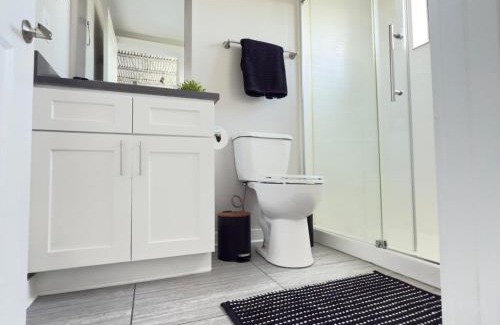 Central Business District Apartamento | Scenic Serenity, dtown, gym, free parking
