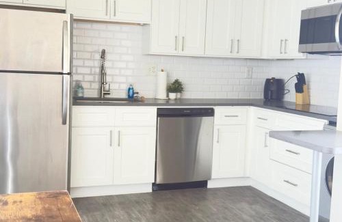 Central Business District Apartamento | Scenic Serenity, dtown, gym, free parking