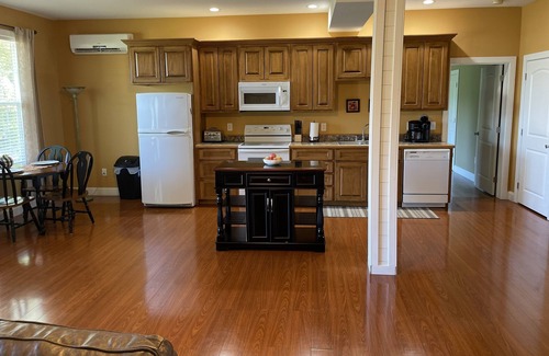 Hendersonville Apartamento | Serenidad escénica en el corazón de Apple Country