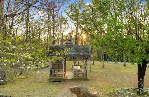 Trenton Casa | Scenic Solitude at Cabins in the Clouds
