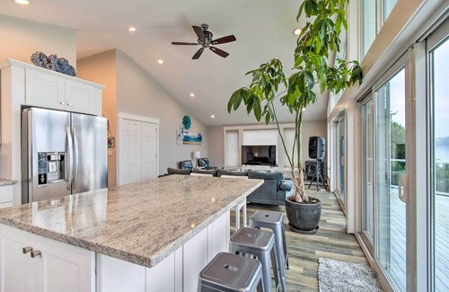 Allyn Casa | Scenic & Spacious Getaway on North Bay w/ Deck!