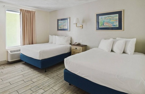 Panama City Beach Hotel | Scenic Stay at Holiday Terrace Beachfront Hotel – Ocean View, Pets, Parking!