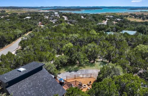 Canyon Lake Casa | Scenic Treehouse