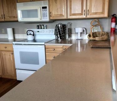 Cameron Casa | Scenic Vacation Cabin with 360° Mountain Views near Yellowstone National Park in Madison River Valley, Montana