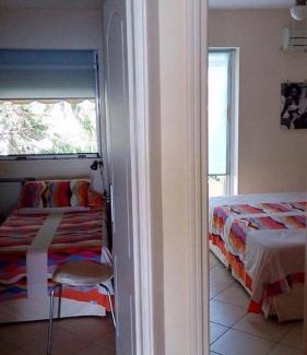 Saronida Apartamento | Scenic View Apartment by Saronida Beach