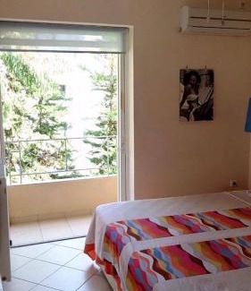 Saronida Apartamento | Scenic View Apartment by Saronida Beach