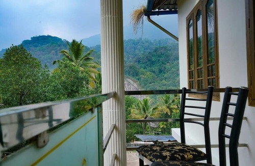 Devikolam Cabaña | Vistas panorámicas / 3BHK Cottage Stay en Anachal / Munnar