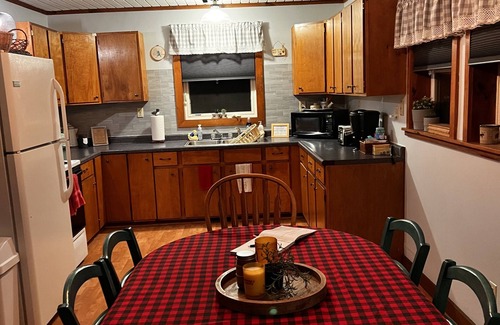 Elroy Casa | Scenic views on 20 acres! The Family Cabin awaits. Sleeps 10