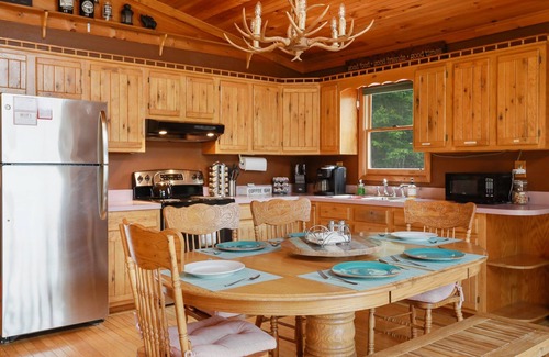 Great Cacapon Cabina | Scenic VIEWS! Pool table - Fire Pit - River Access - Arcade