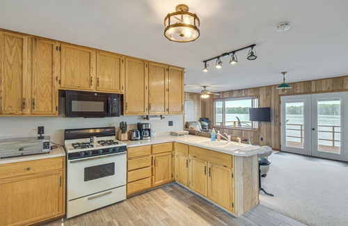 Fulton Cabina | Riverfront Fulton Vacation Rental w/ Deck & Grill!