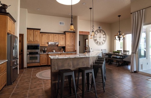 Alamogordo Casa | Scenic Vista with Game Room and Putting Green