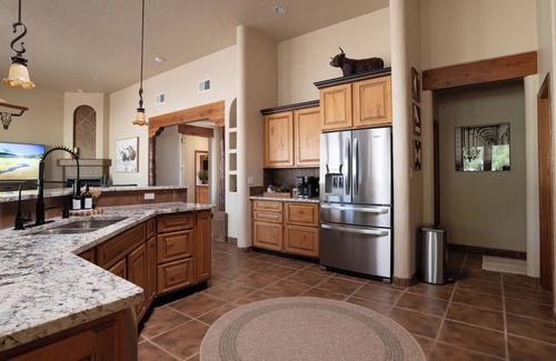 Alamogordo Casa | Scenic Vista with Game Room and Putting Green