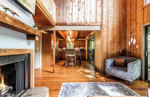 Big Canoe Casa | Scenic Vistas, Family Cookouts, Fireside Sips, Foosball Tournaments & Golf Swings - Good Times