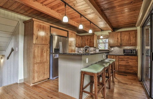 Big Canoe Casa | Scenic Vistas, Family Cookouts, Fireside Sips, Foosball Tournaments & Golf Swings - Good Times