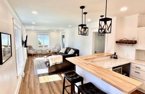 Pepin Casa | Scenic, waterfront home on Lake Pepin with HOT TUB