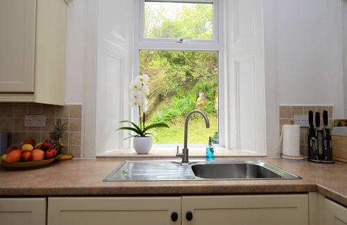 Tighnabruaich Apartamento | Scenic waterfront location, coastal retreat boasts spectacular sea views, sleeps 4