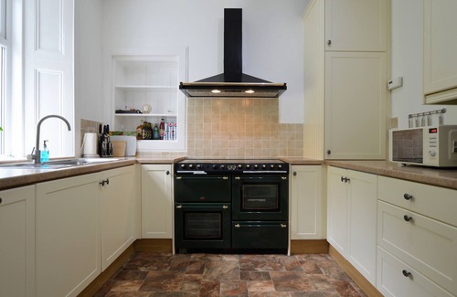 Tighnabruaich Apartamento | Scenic waterfront location, coastal retreat boasts spectacular sea views, sleeps 4