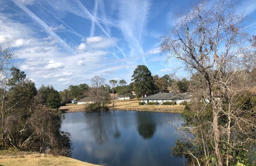 Alachua Condominio | Scenic Waterviews - 2/2 King Condo with pool