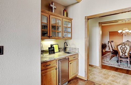 Alto Casa | Scenic Wine Down | Luxe Mountain Retreat + Views & Hot Tub!