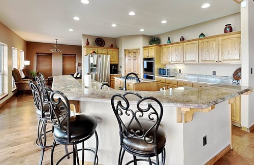 Alto Casa | Scenic Wine Down | Luxe Mountain Retreat + Views & Hot Tub!