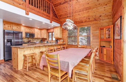 Yosemite National Park Casa | Maravillas Escénicas y pequeño escénica es un dúplex de 6 dormitorios, y dos de 3 dormitorios, dos unidades de baño, que c ...