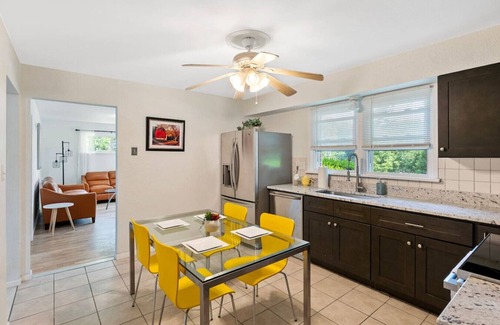 Imperial Casa | scent-free stay - spacious , big yard and safe neighborhood