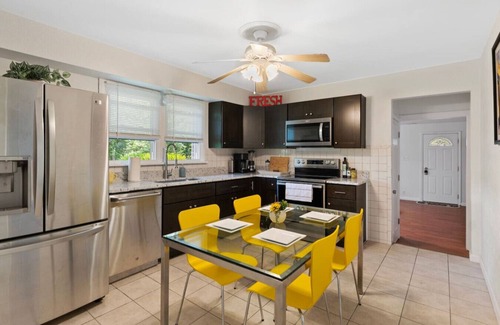 Imperial Casa | scent-free stay - spacious , big yard and safe neighborhood
