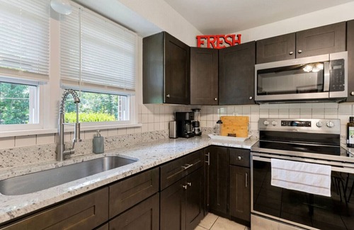 Imperial Casa | scent-free stay - spacious , big yard and safe neighborhood