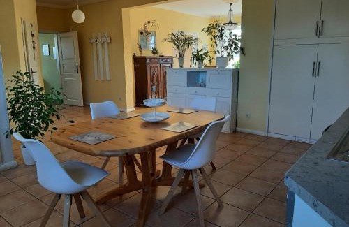 Stoltebuell Apartamento | Schöne Ferienwohnung Im alten Gasthaus in Stoltebüll