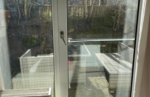 Goeppingen Apartamento | Schöne moderne renovierte Einliegerwohnung mit Terrasse