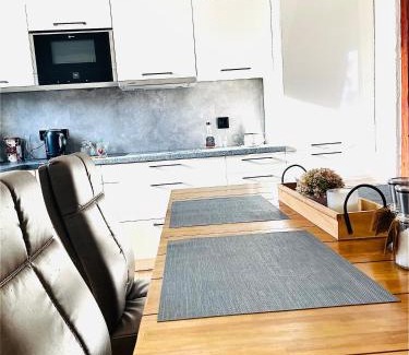 Eisenach Apartamento | Schöne ruhige Ferienwohnung - in Eisenach mit Kamin - Nahe Karolinentalbrücke - Hund ja
