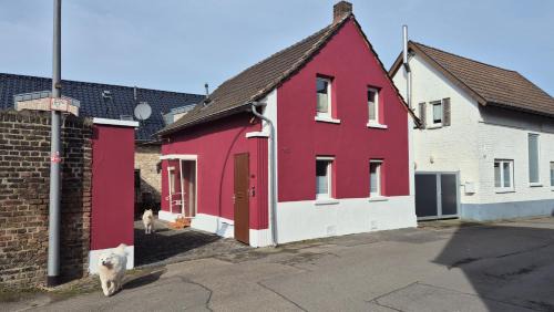 Langel Casa | Schönste Lage am Rhein, behagliches Haus mit Kamin.