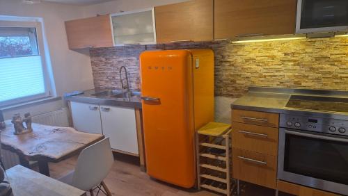 Langel Casa | Schönste Lage am Rhein, behagliches Haus mit Kamin.