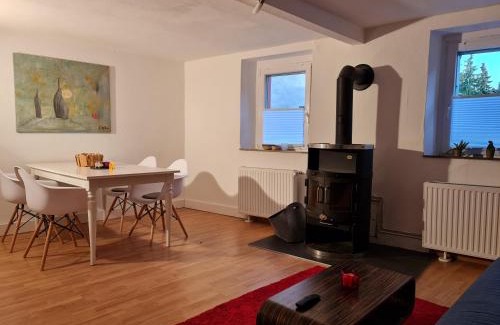 Langel Casa | Schönste Lage am Rhein, behagliches Haus mit Kamin.