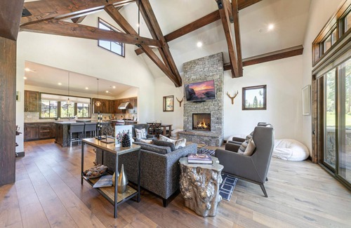 Ponderosa Palisades Casa | Schaffer's Mill Luxury Home, Hot Tub, Golf & Mountain Views, Amenities Access