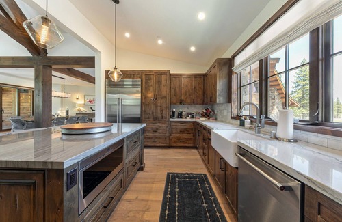 Ponderosa Palisades Casa | Schaffer's Mill Luxury Home, Hot Tub, Golf & Mountain Views, Amenities Access