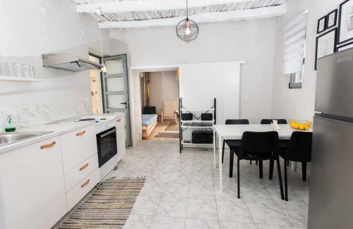 Kouses Casa | Schefflera Apartment, With Mountain View