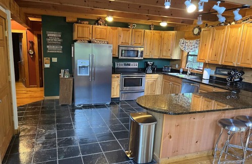 La Follette Cabina | Scheidler Lodging - Community and Tranquility - See description for contact info