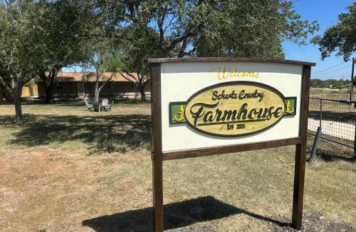 Converse Casa | Schertz Country Farmhouse on 1 acre with Gameroom