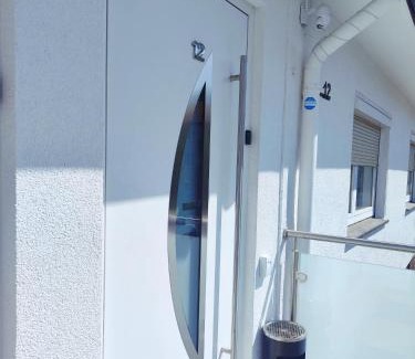 Niederzwehren Apartamento | Schickes 110qm Ferienhaus in Nähe VW, Messe,DEZ und Orangerie