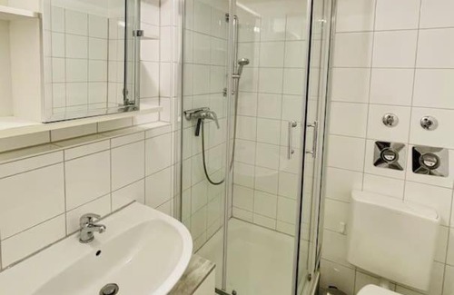 Hassels Apartamento | Schickes Apartment in Düsseldorf mit Terrasse